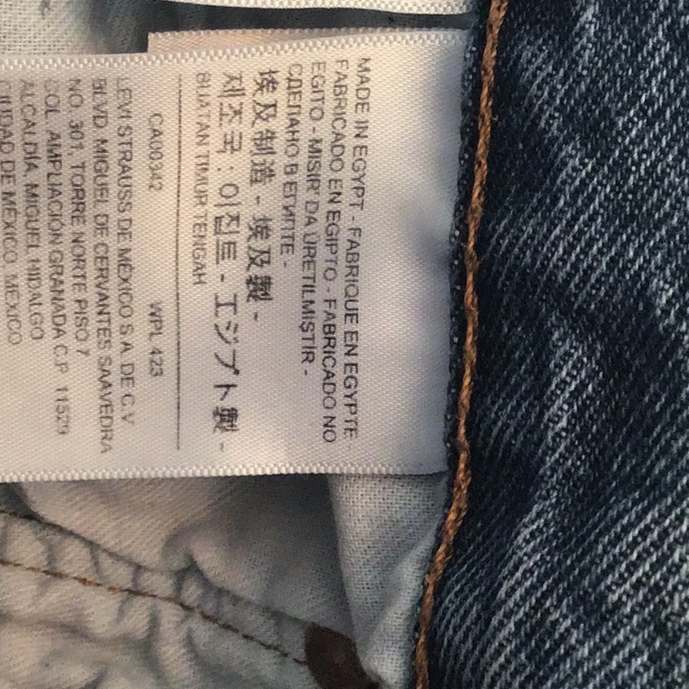 Levi’s Button Down Made in Egypt - Picture 6 of 12